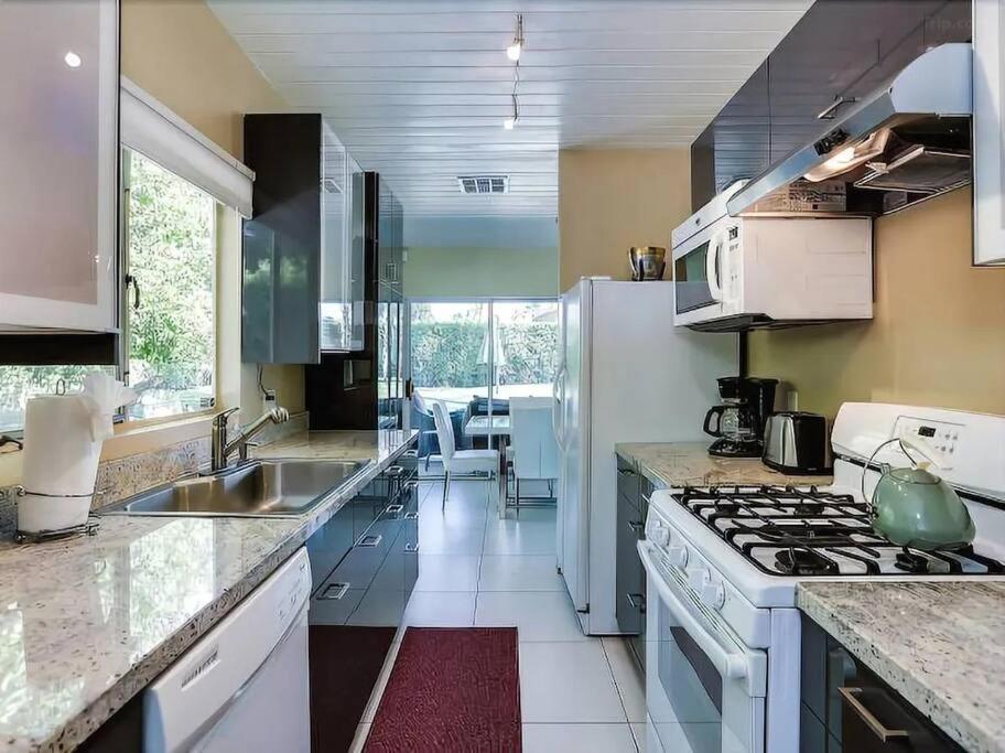 Serene 4 Bed 3 Bath Heated Pool Natural Backyard Heart Of Palm Springs Eksteriør billede