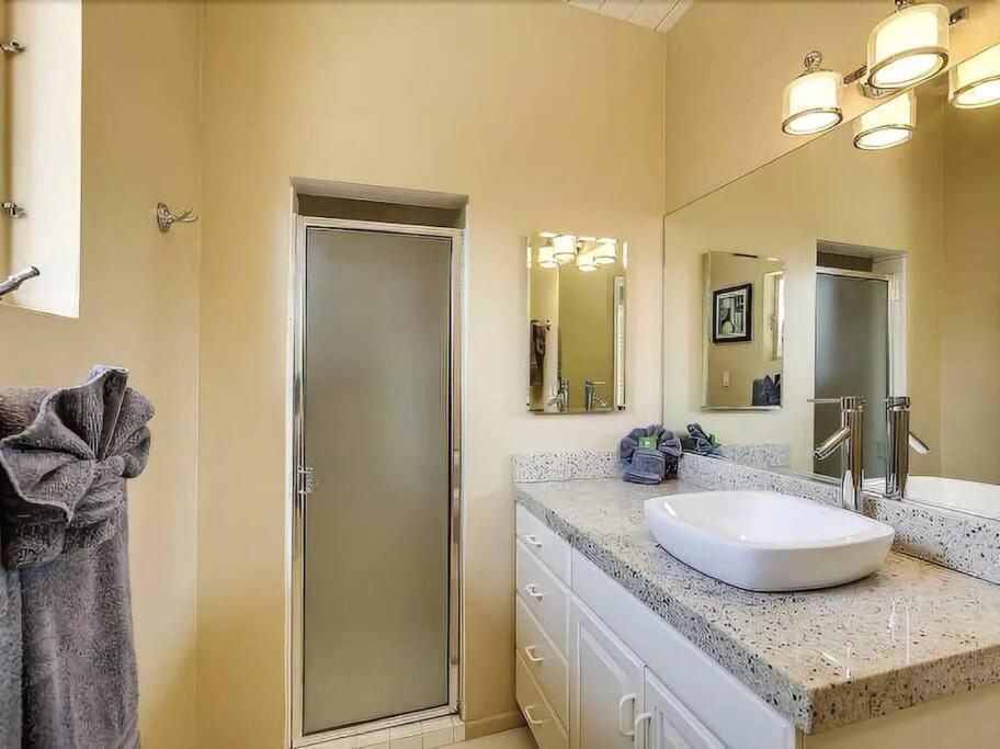 Serene 4 Bed 3 Bath Heated Pool Natural Backyard Heart Of Palm Springs Eksteriør billede