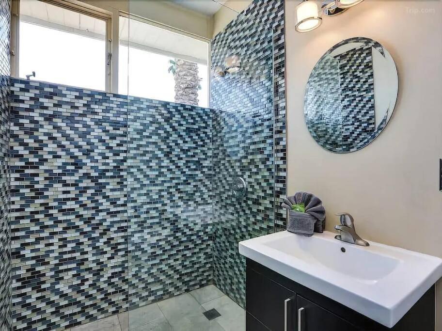 Serene 4 Bed 3 Bath Heated Pool Natural Backyard Heart Of Palm Springs Eksteriør billede